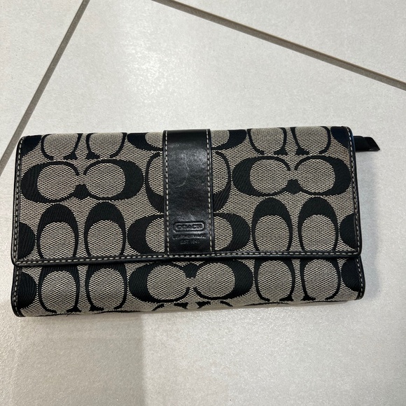 Coach Wallet - Picture 1 of 3